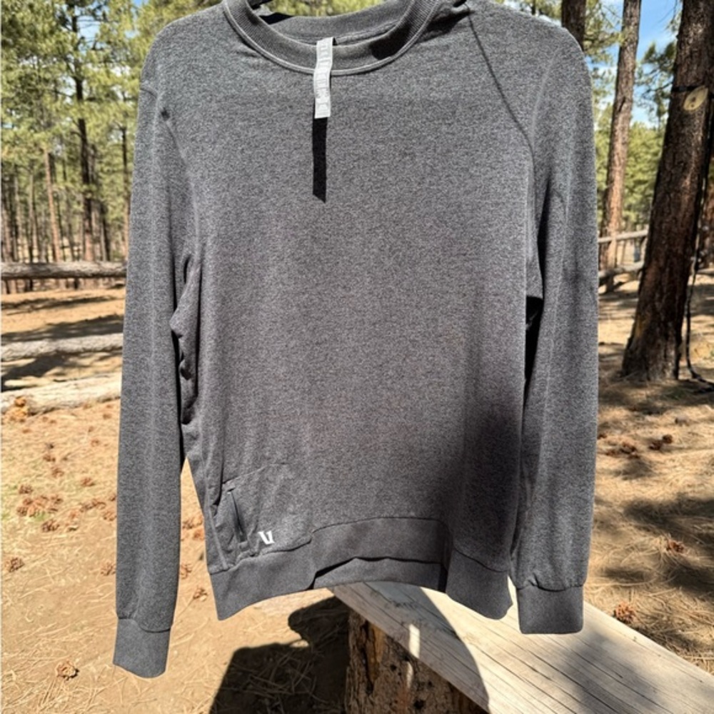 Vuori Long Sleeved Crew Size Medium, like new